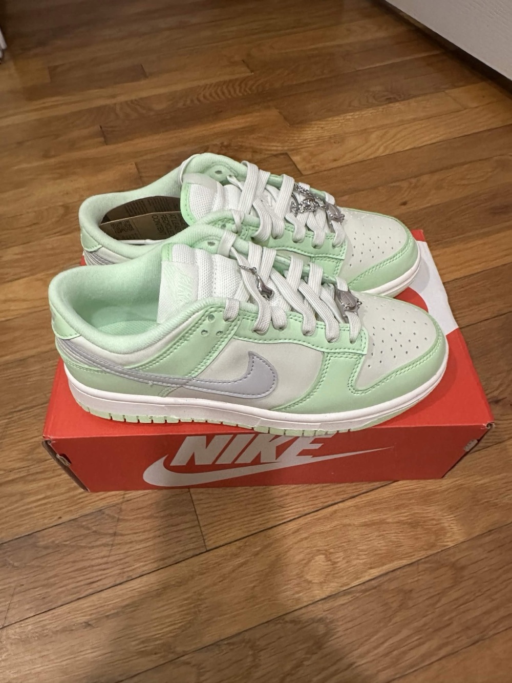 *Slightly Used* Nike Dunk Low Women White Green (FN6344-001) Size 6.5W